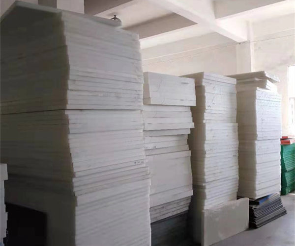 pp板受到擠壓會(huì)出現(xiàn)彎曲現(xiàn)象